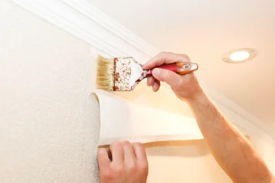 Pose de papier peint à Roumégoux — revêtements muraux et toiles de verre